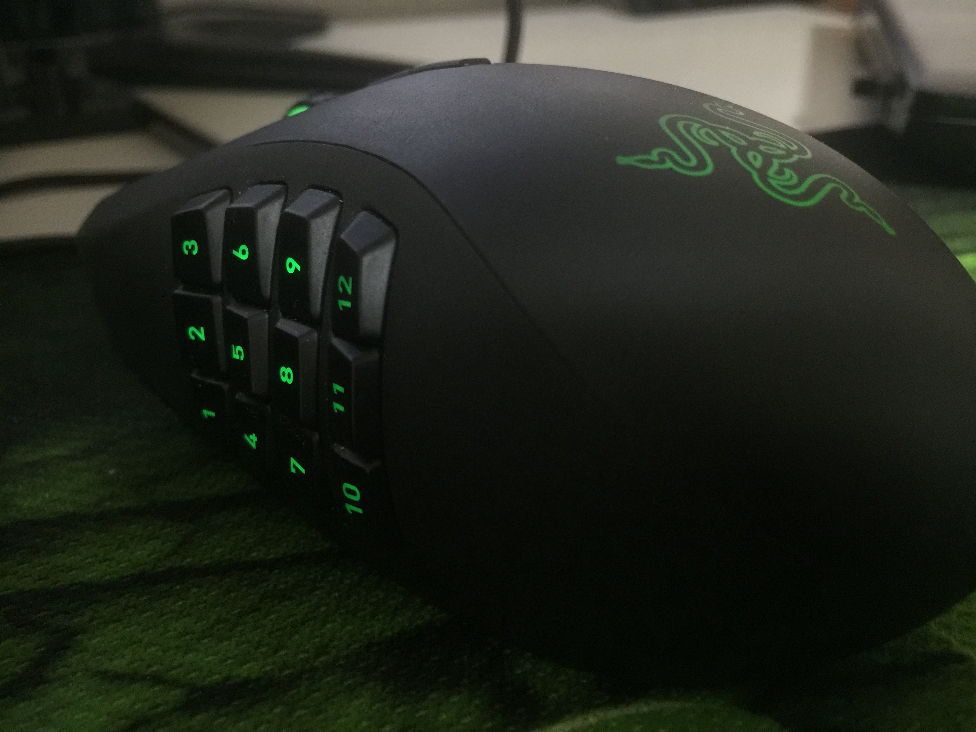 Razer ゲーミングマウス“naga” ざっくりれびゅー